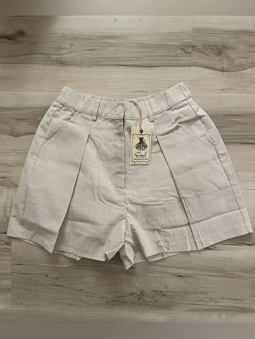 easel Cream High-Waist Pleated Shorts